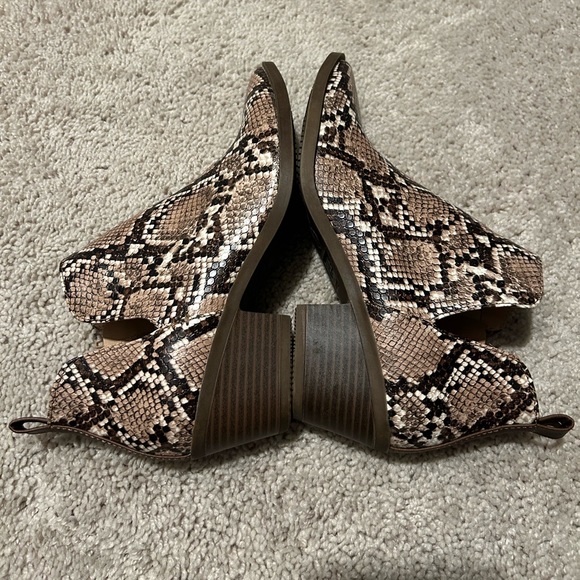 Time and Tru Anke Booties - Picture 3 of 7